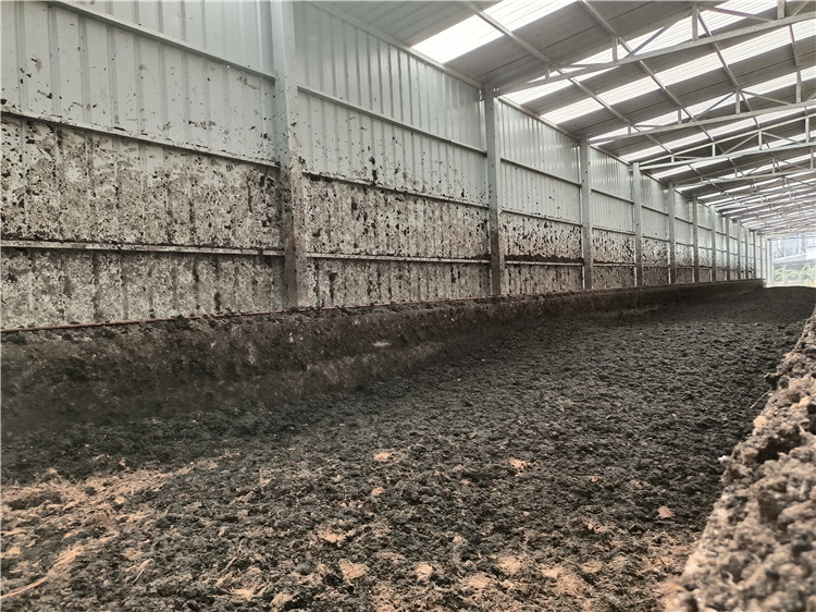 湿鸡粪环保处理方法,有机肥液压槽式翻抛机,好氧发酵粪污有机肥堆肥设备